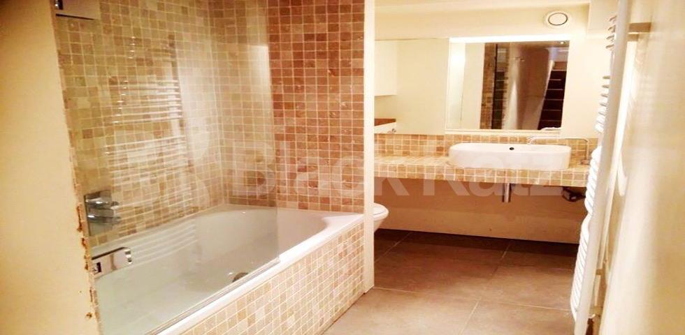 			UNDER OFFER , 2 Bedroom, 1 bath, 1 reception Ground Floor Flat			 Sandmere Road, Clapham North